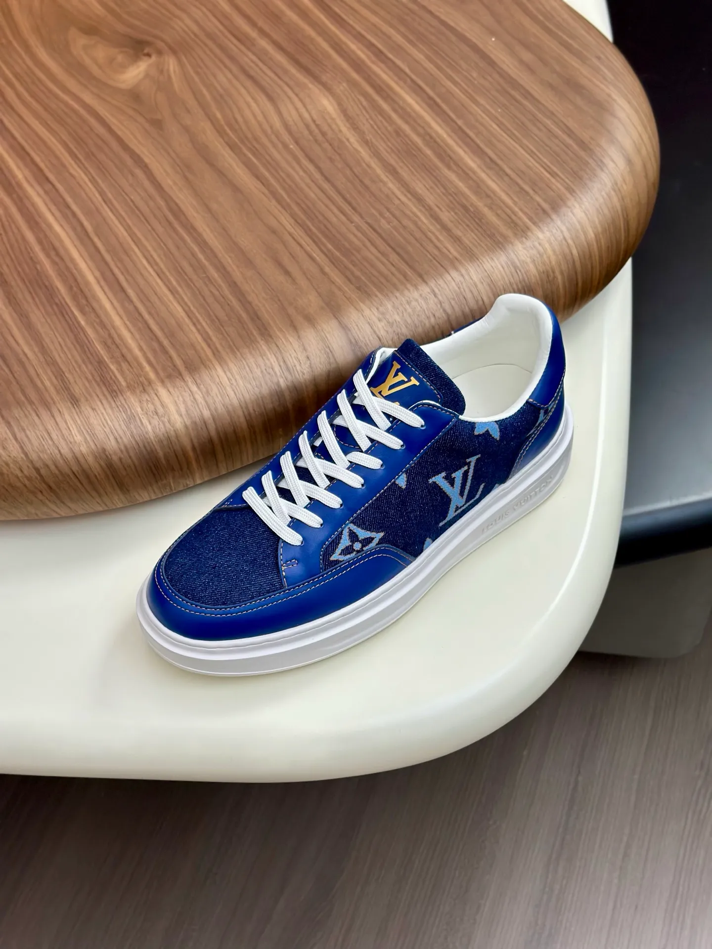 Men's shoes 💰740 Lv 🔍Top purchasing agent Louis Vuitton, sports sneakers counter synchronization, uppers imported from Italy, high-quality splicing colorful complex crafts, imported mesh pads are soft and comfortable, soles: original factory special soles, T men's shoes 💰U exclusive activity molded soles super comfortable, original factory and single goods, high quality, welcome to compare, code number 38-44 (customized 45 46)